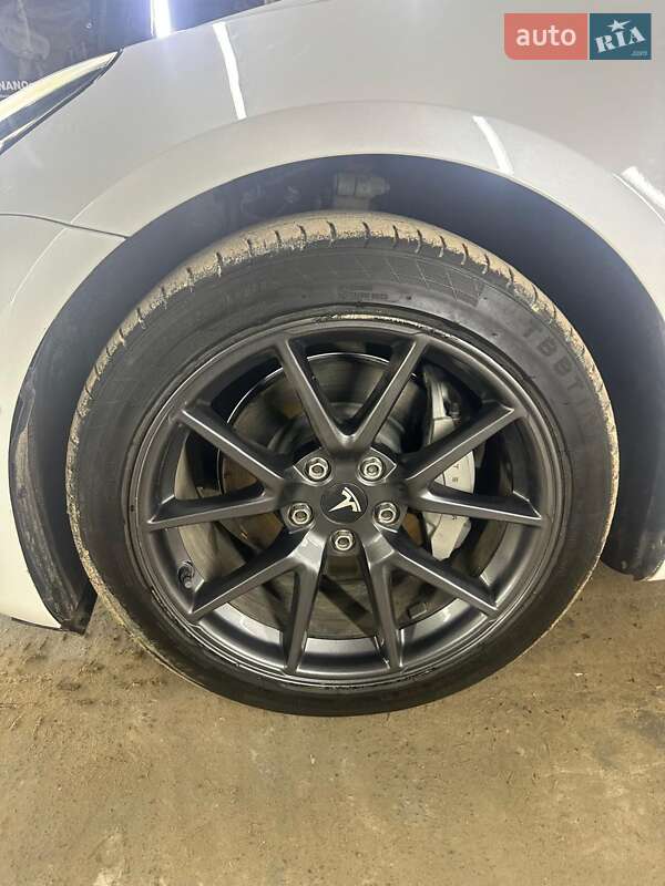 Седан Tesla Model 3 2022 в Львове