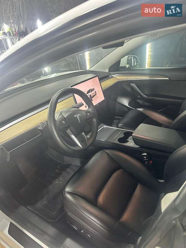 Седан Tesla Model 3 2022 в Львове