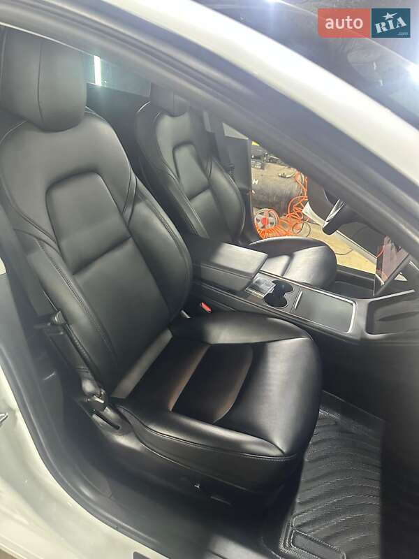 Седан Tesla Model 3 2022 в Львове