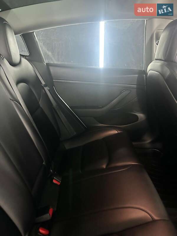 Седан Tesla Model 3 2022 в Львове
