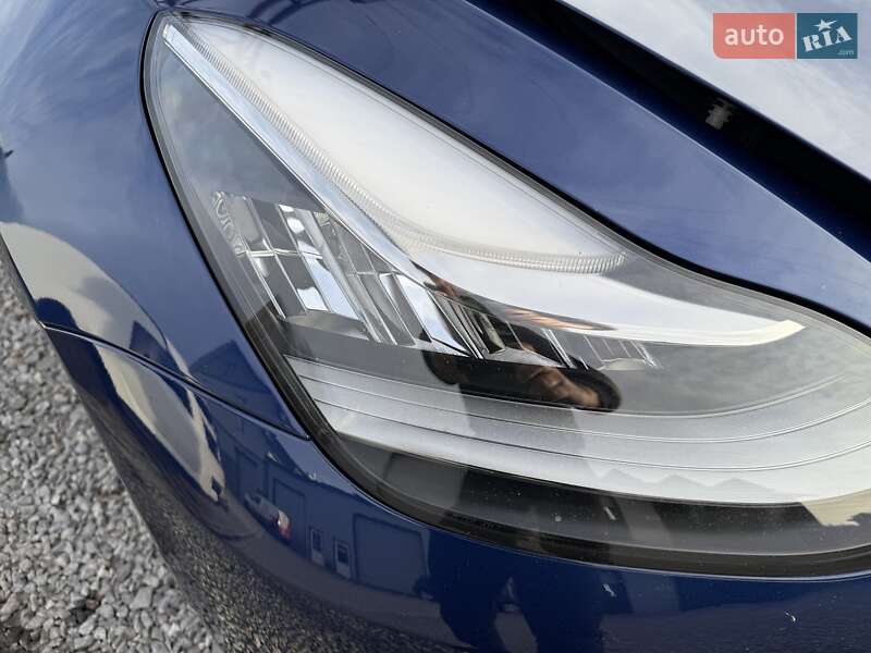 Седан Tesla Model 3 2019 в Дрогобичі