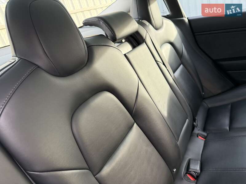 Седан Tesla Model 3 2019 в Дрогобичі