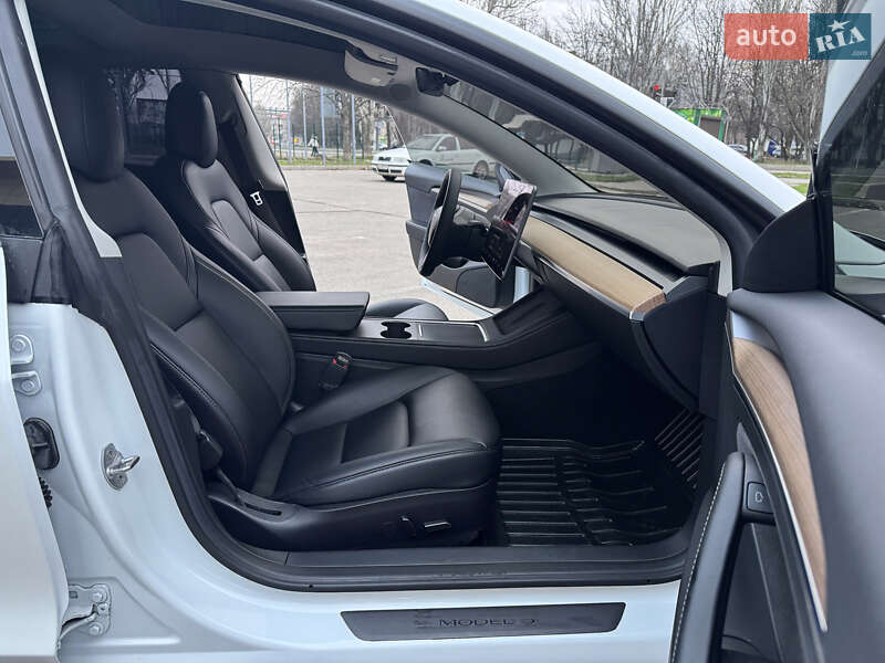 Седан Tesla Model 3 2022 в Запоріжжі