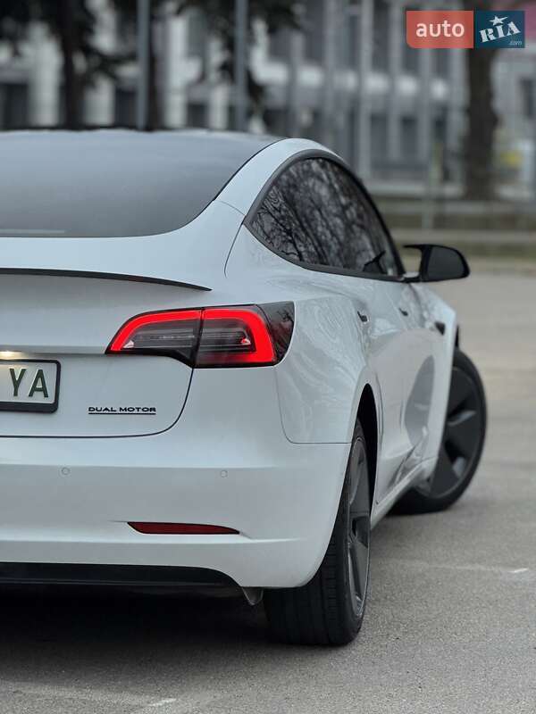 Седан Tesla Model 3 2022 в Запоріжжі