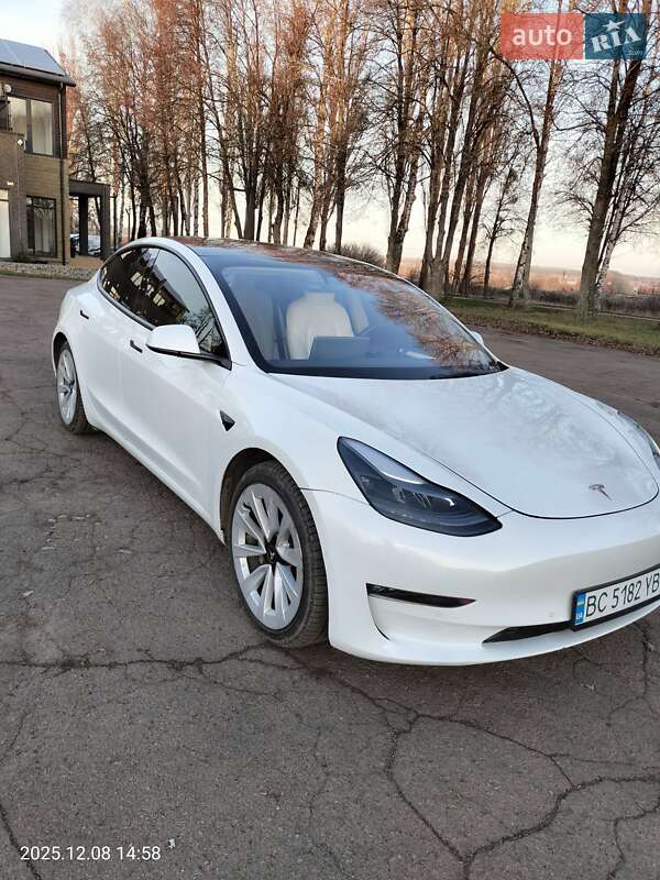 Седан Tesla Model 3 2021 в Киеве