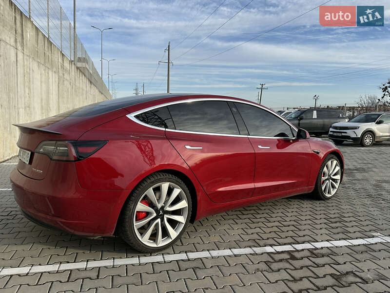 Седан Tesla Model 3 2019 в Львове