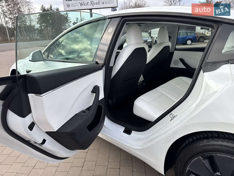 Седан Tesla Model 3 2025 в Луцке