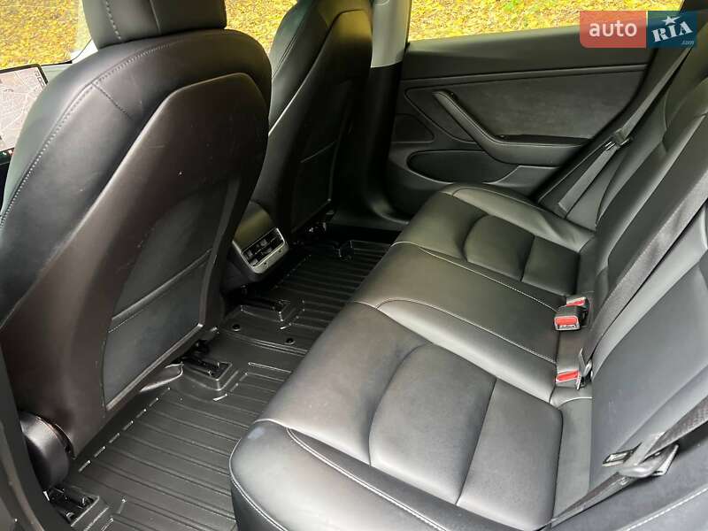 Седан Tesla Model 3 2019 в Киеве