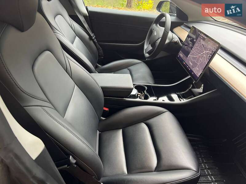 Седан Tesla Model 3 2019 в Киеве