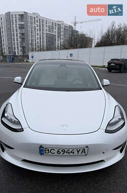 Седан Tesla Model 3 2020 в Львове