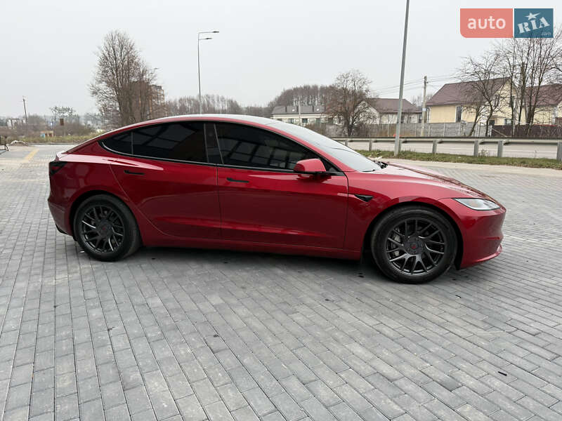 Седан Tesla Model 3 2024 в Виннице
