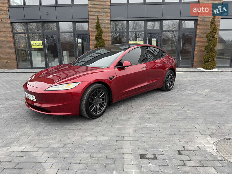 Седан Tesla Model 3 2024 в Виннице