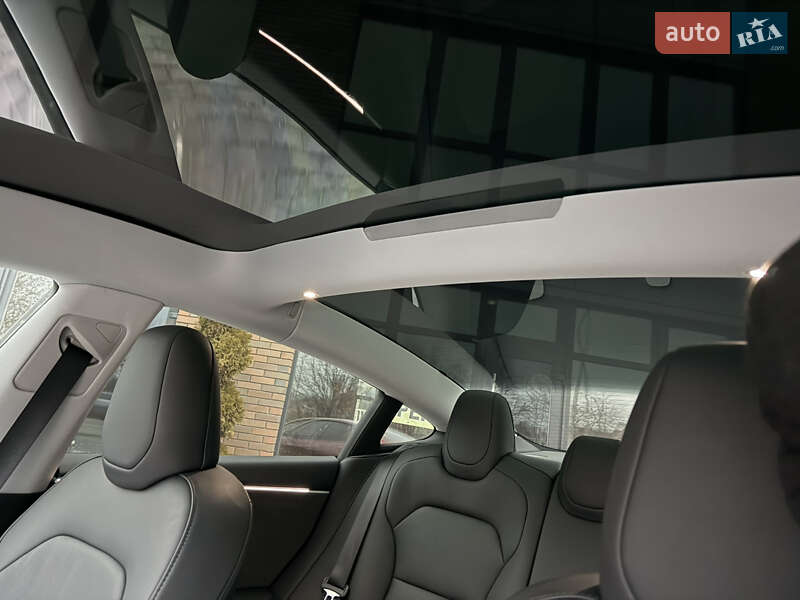 Седан Tesla Model 3 2024 в Виннице