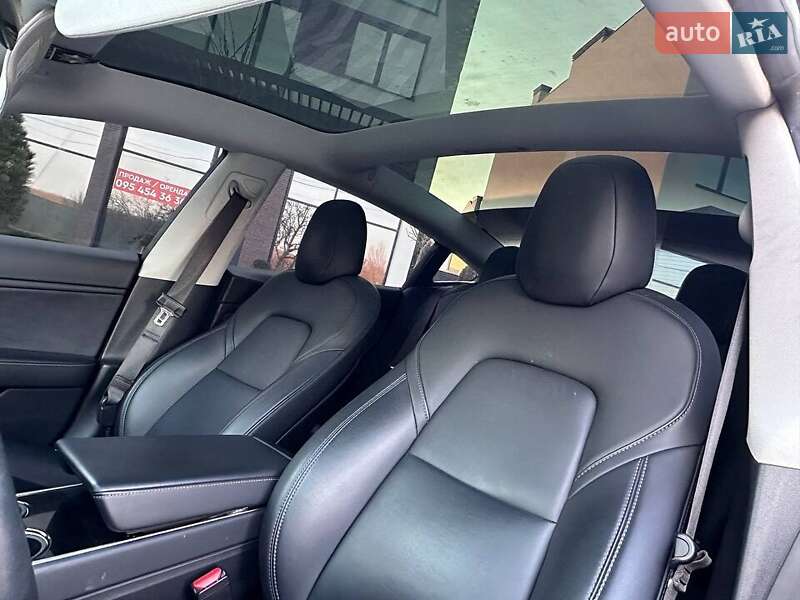Седан Tesla Model 3 2018 в Львове