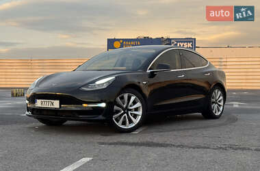 Седан Tesla Model 3 2019 в Львове