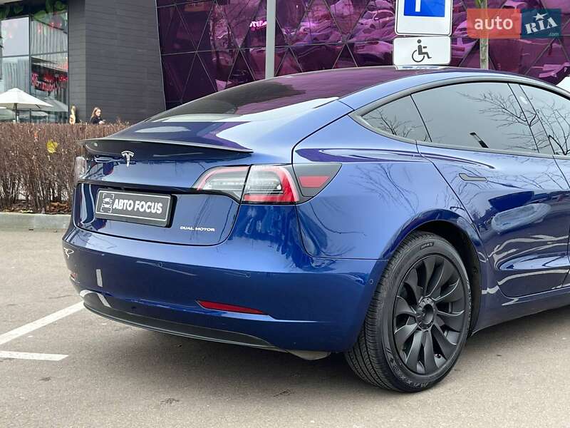 Седан Tesla Model 3 2022 в Киеве