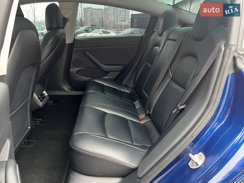 Седан Tesla Model 3 2022 в Киеве