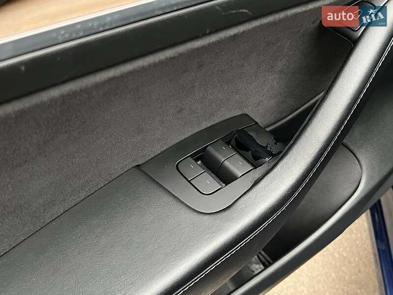 Седан Tesla Model 3 2022 в Киеве