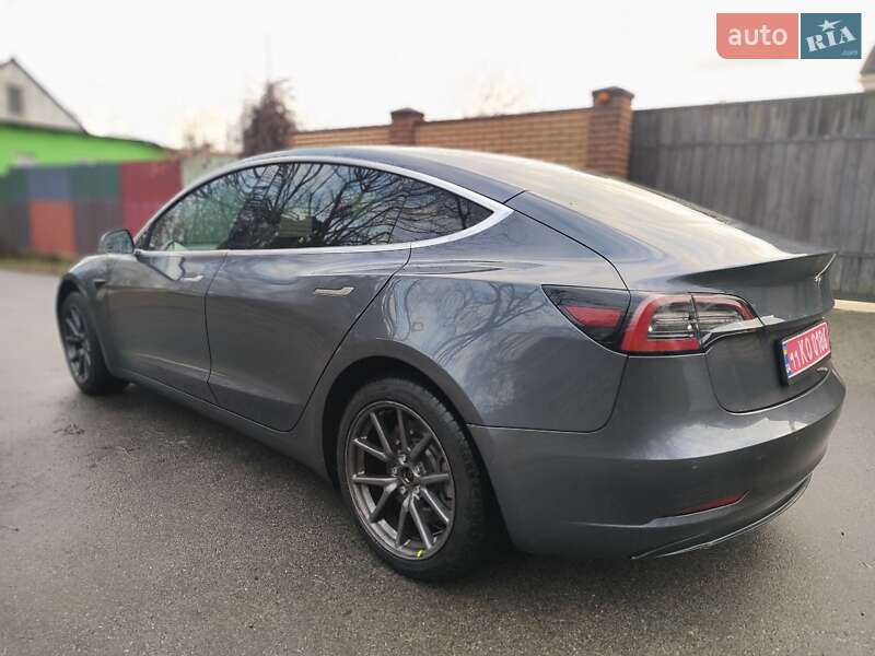 Седан Tesla Model 3 2020 в Киеве