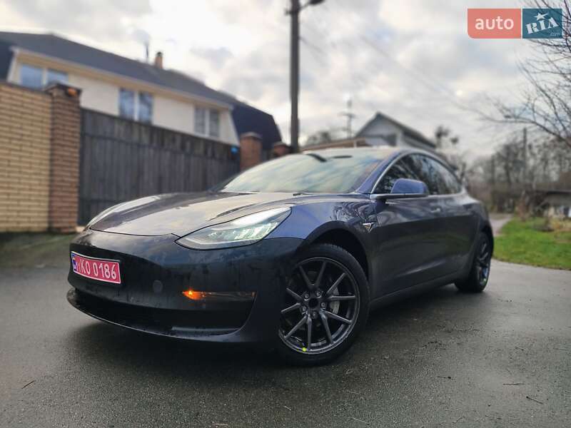 Седан Tesla Model 3 2020 в Киеве