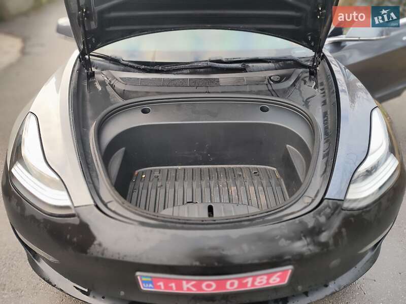 Седан Tesla Model 3 2020 в Киеве
