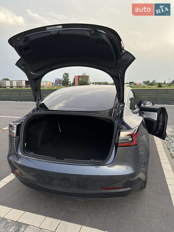 Седан Tesla Model 3 2020 в Мукачево