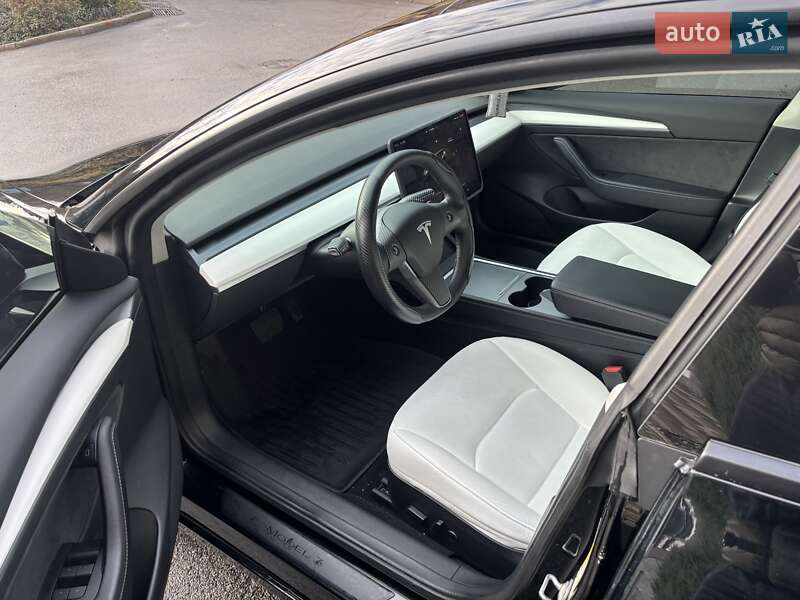 Седан Tesla Model 3 2022 в Киеве