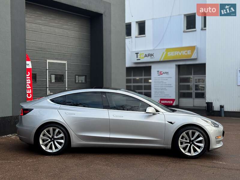Седан Tesla Model 3 2018 в Киеве
