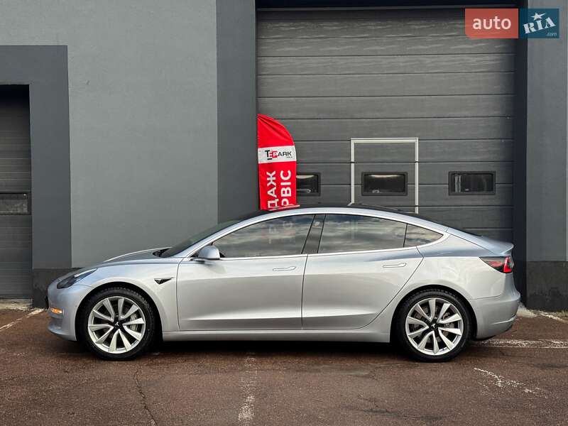 Седан Tesla Model 3 2018 в Киеве