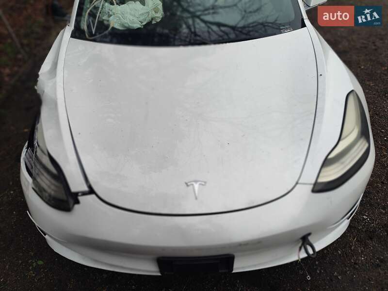 Седан Tesla Model 3 2020 в Києві