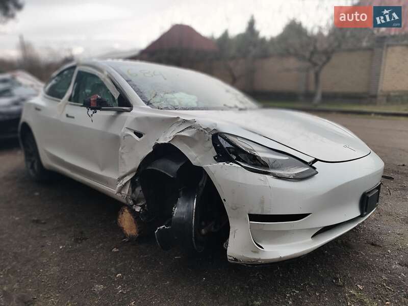 Седан Tesla Model 3 2020 в Києві