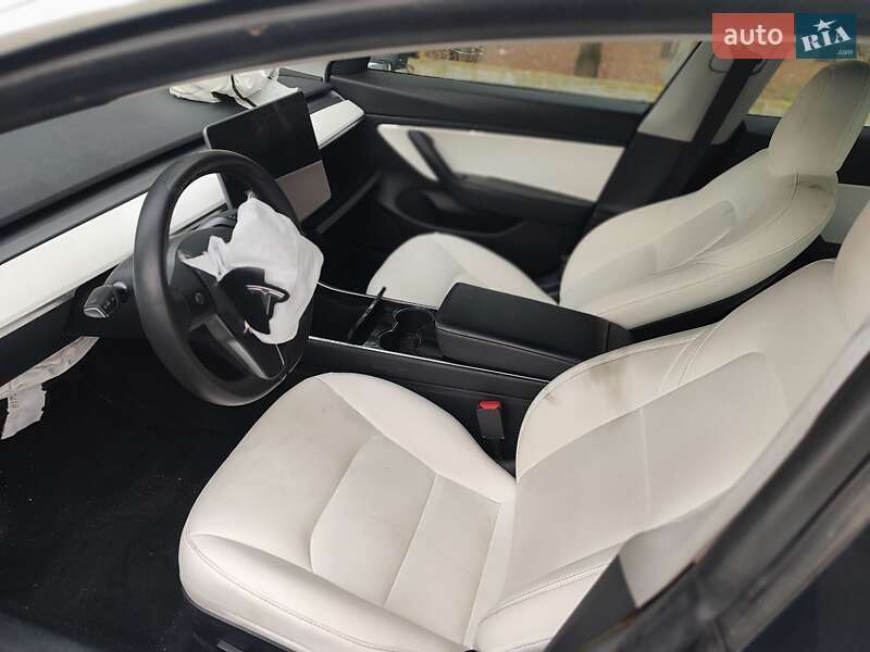 Седан Tesla Model 3 2020 в Києві