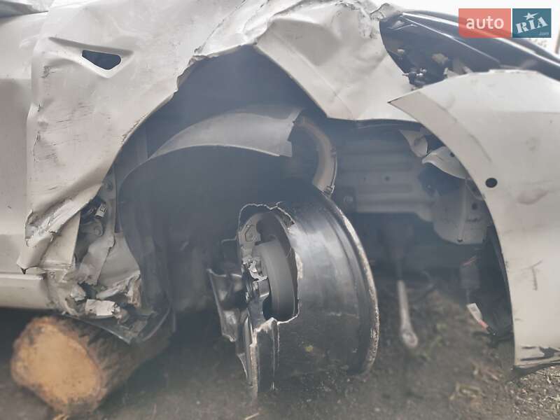 Седан Tesla Model 3 2020 в Києві