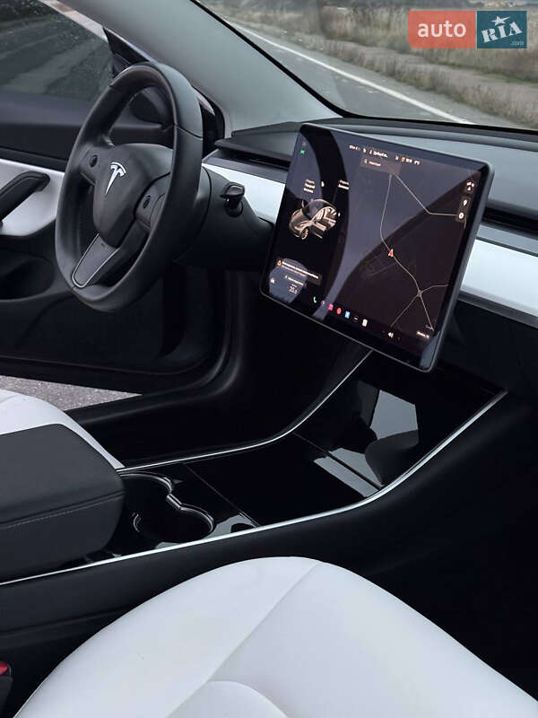 Седан Tesla Model 3 2018 в Киеве