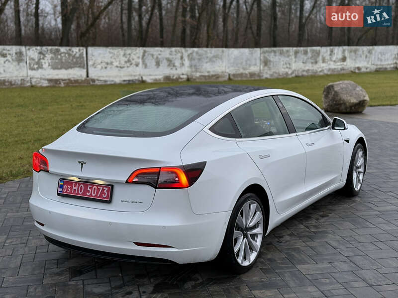 Седан Tesla Model 3 2020 в Луцке