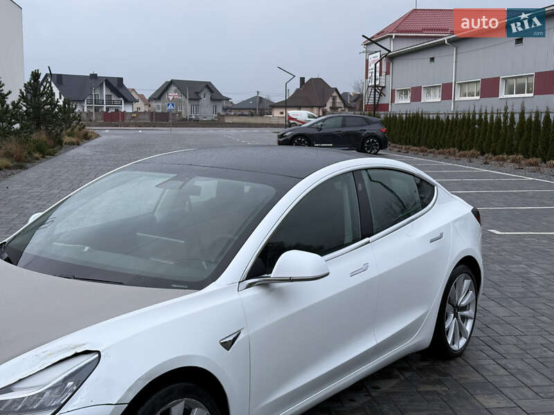 Седан Tesla Model 3 2020 в Луцке