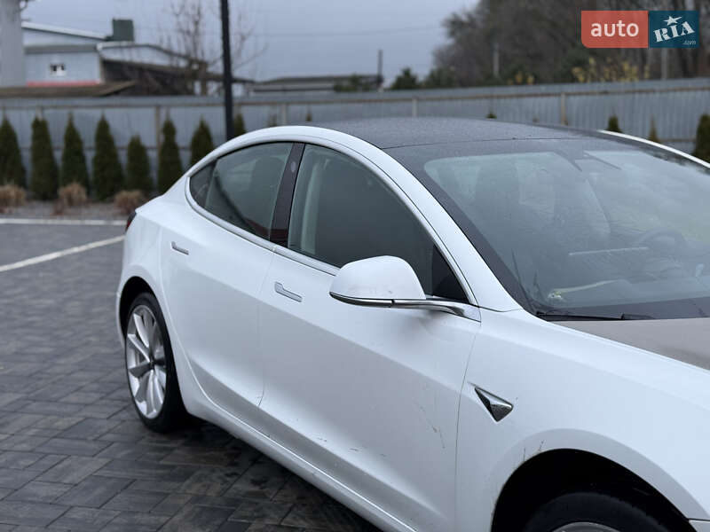 Седан Tesla Model 3 2020 в Луцке