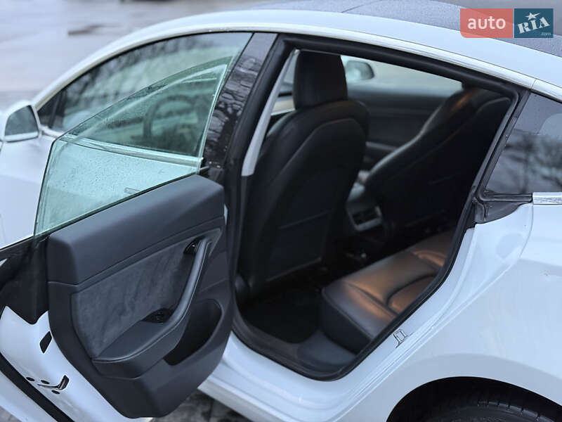 Седан Tesla Model 3 2020 в Луцке