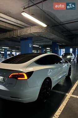 Седан Tesla Model 3 2020 в Львове