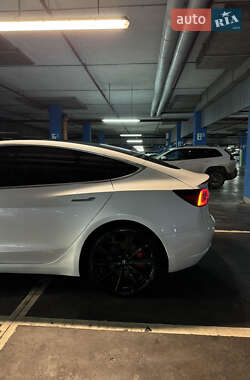 Седан Tesla Model 3 2020 в Львове