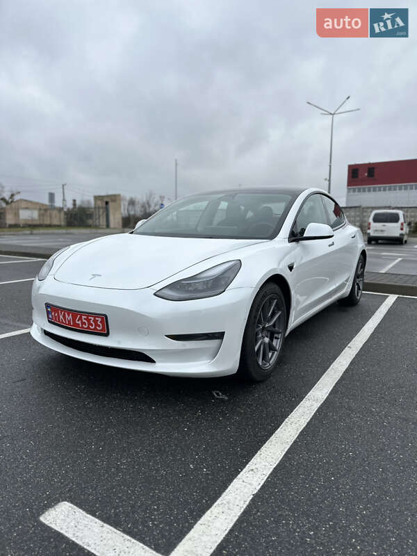 Седан Tesla Model 3 2022 в Киеве
