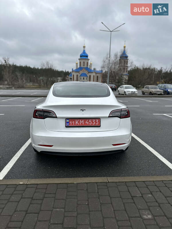 Седан Tesla Model 3 2022 в Киеве