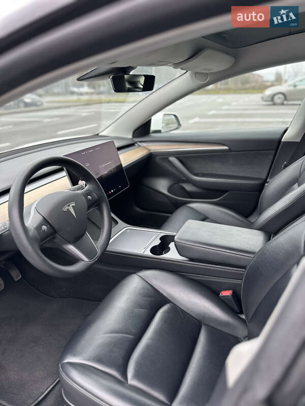 Седан Tesla Model 3 2022 в Киеве