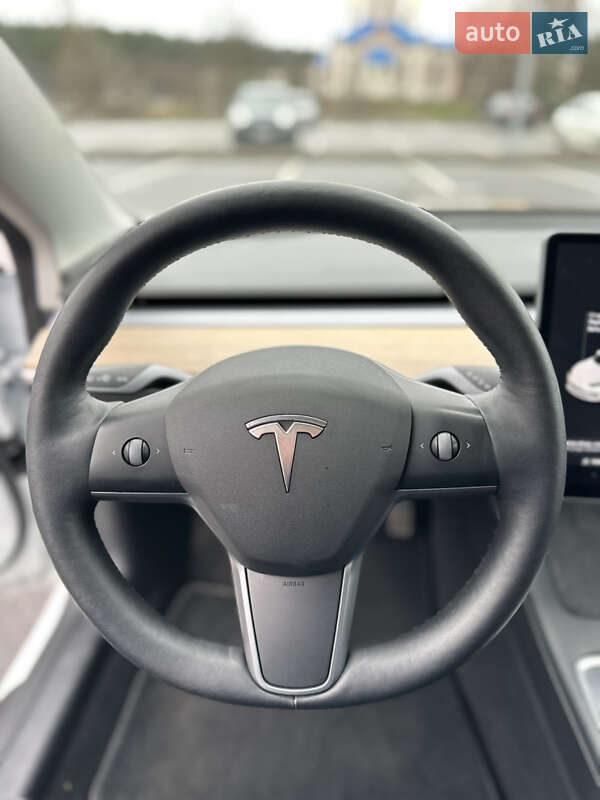 Седан Tesla Model 3 2022 в Киеве
