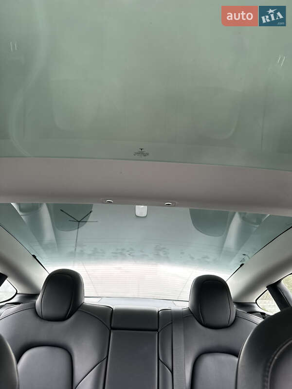 Седан Tesla Model 3 2022 в Киеве