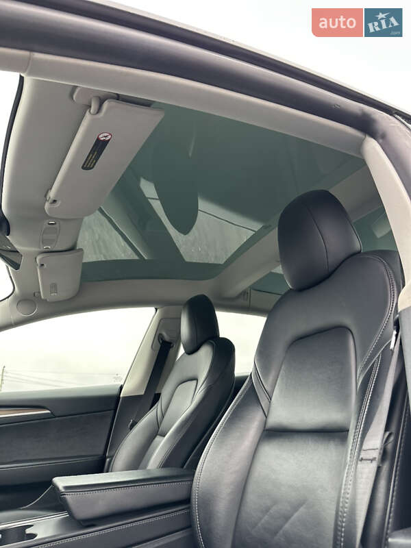 Седан Tesla Model 3 2022 в Киеве