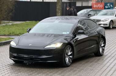 Седан Tesla Model 3 2024 в Звягелі