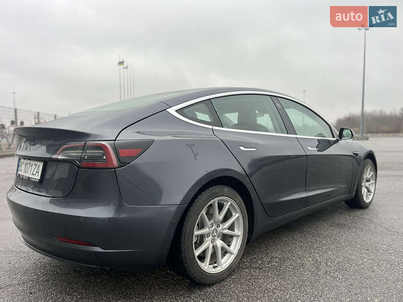 Седан Tesla Model 3 2017 в Львове