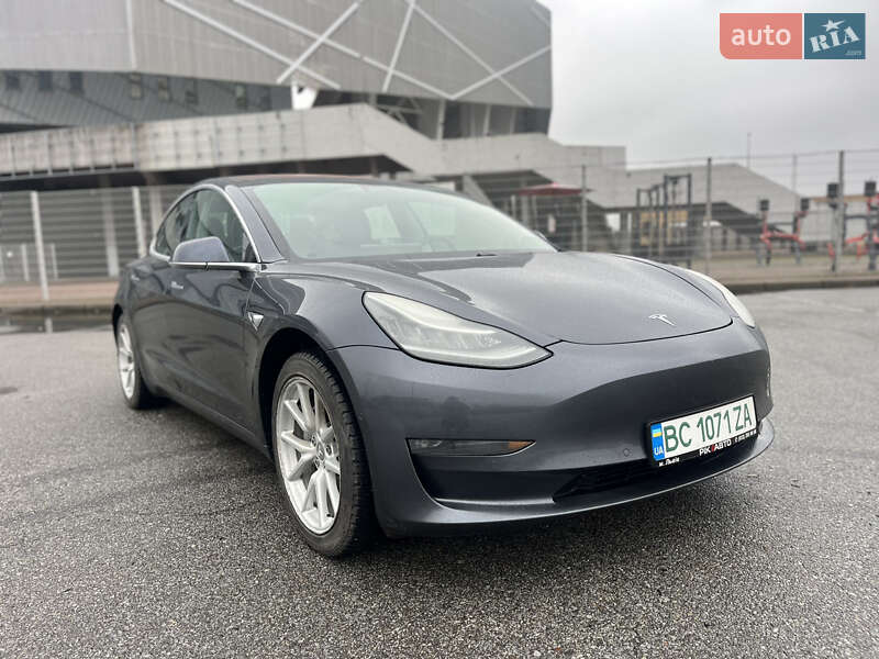 Седан Tesla Model 3 2017 в Львове