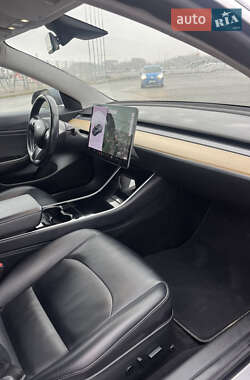 Седан Tesla Model 3 2017 в Львове
